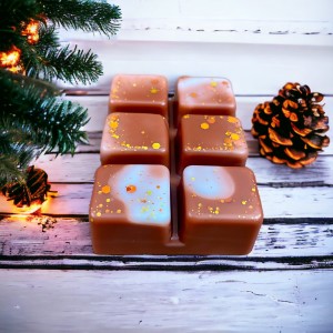 Wosk zapachowy Winter Bee Candles - Gingerbread Girl - 70g