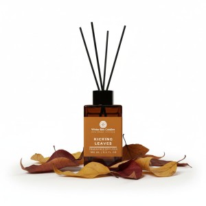 Dyfuzor z patyczkami Winter Bee Candles - Kicking Leaves - 100ml